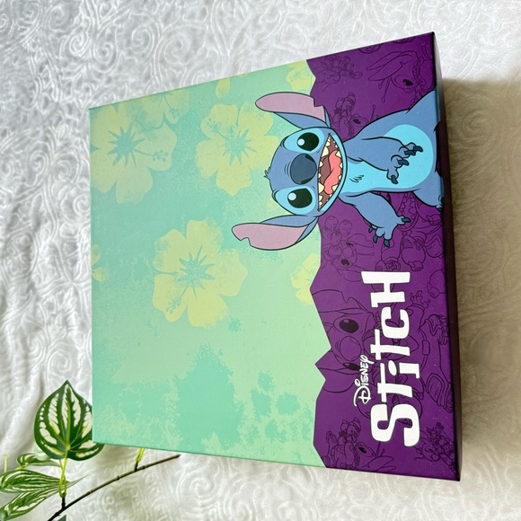 Disney Stitch 2-Piece Gift Set Crossbody Bag + Tech Pouch NWT - Picture 10 of 10